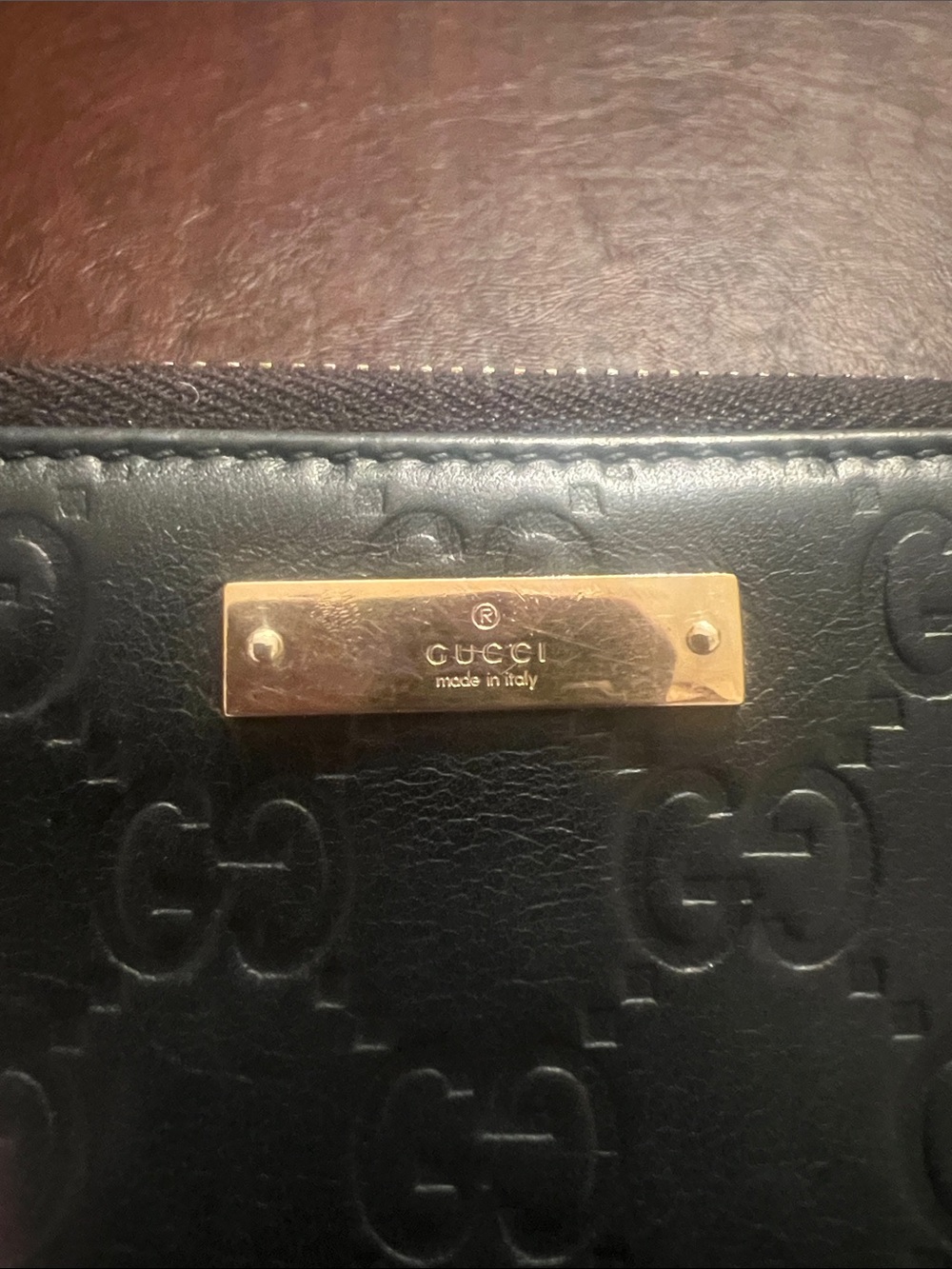 Gucci Black GG-Embossed Leather Zip Wallet with Gold Plaque - Picture 3 of 13